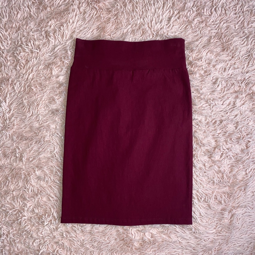 FITTED RED/BURGUNDY PENCIL SKIRT · SIZE M · FASHION OF NY · NWOT - Picture 2 of 4